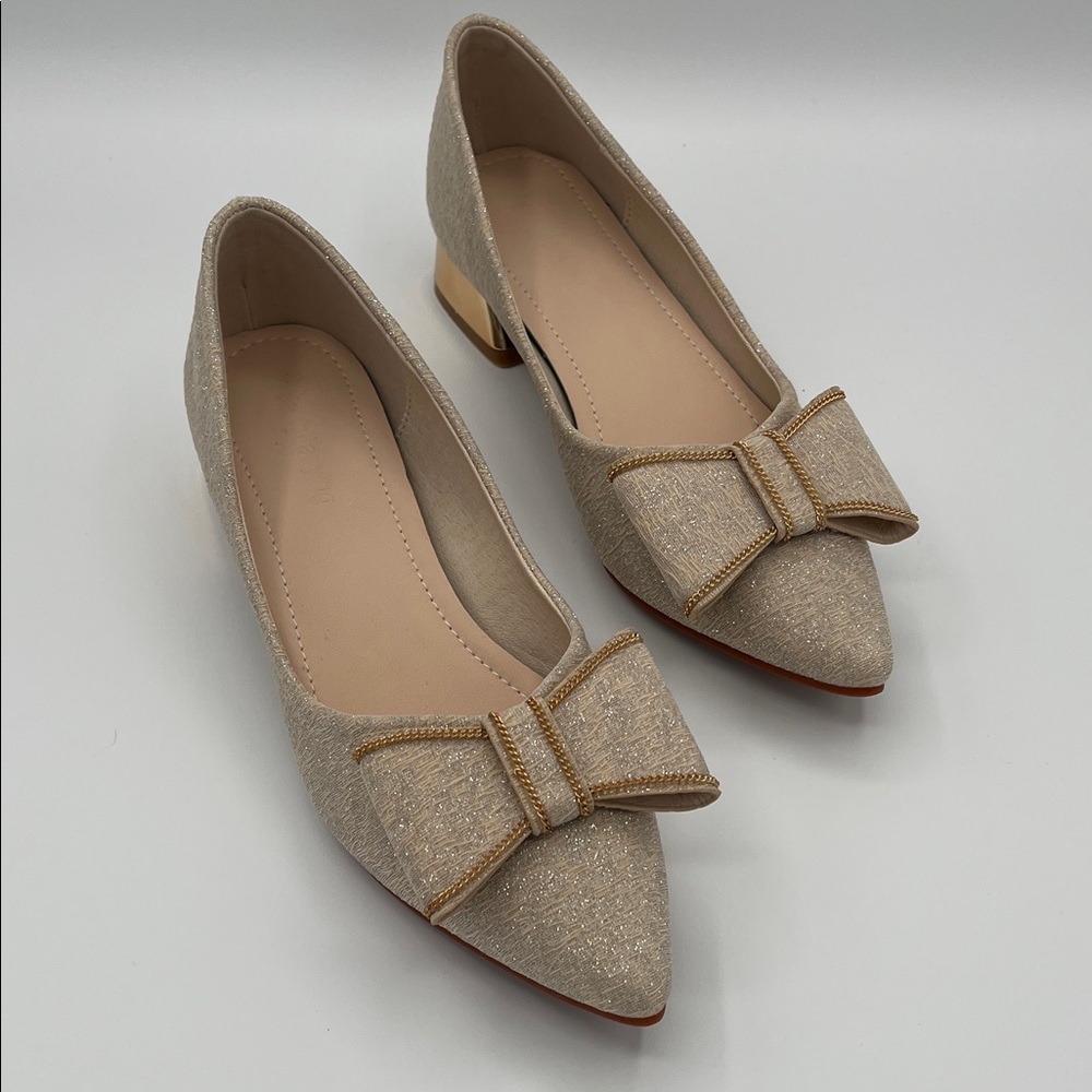 Danglianying Pointed Toe Bow Flats in Champagne/Apricot